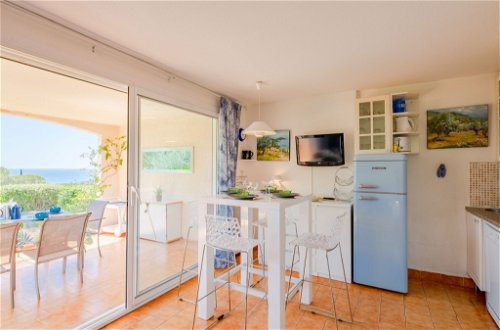 Foto 11 - Appartamento con 2 camere da letto a Sainte-Maxime con piscina e vista mare