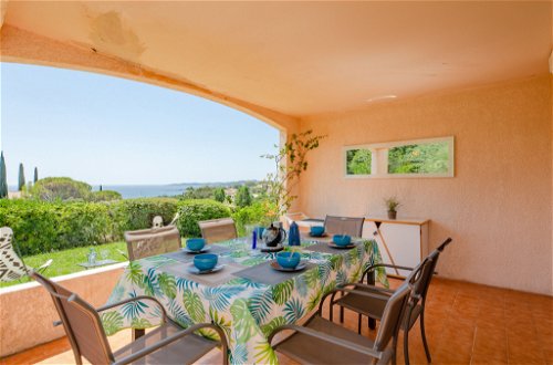 Foto 2 - Apartamento de 2 habitaciones en Sainte-Maxime con piscina y vistas al mar