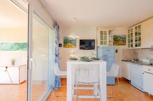 Foto 9 - Appartamento con 2 camere da letto a Sainte-Maxime con piscina e vista mare