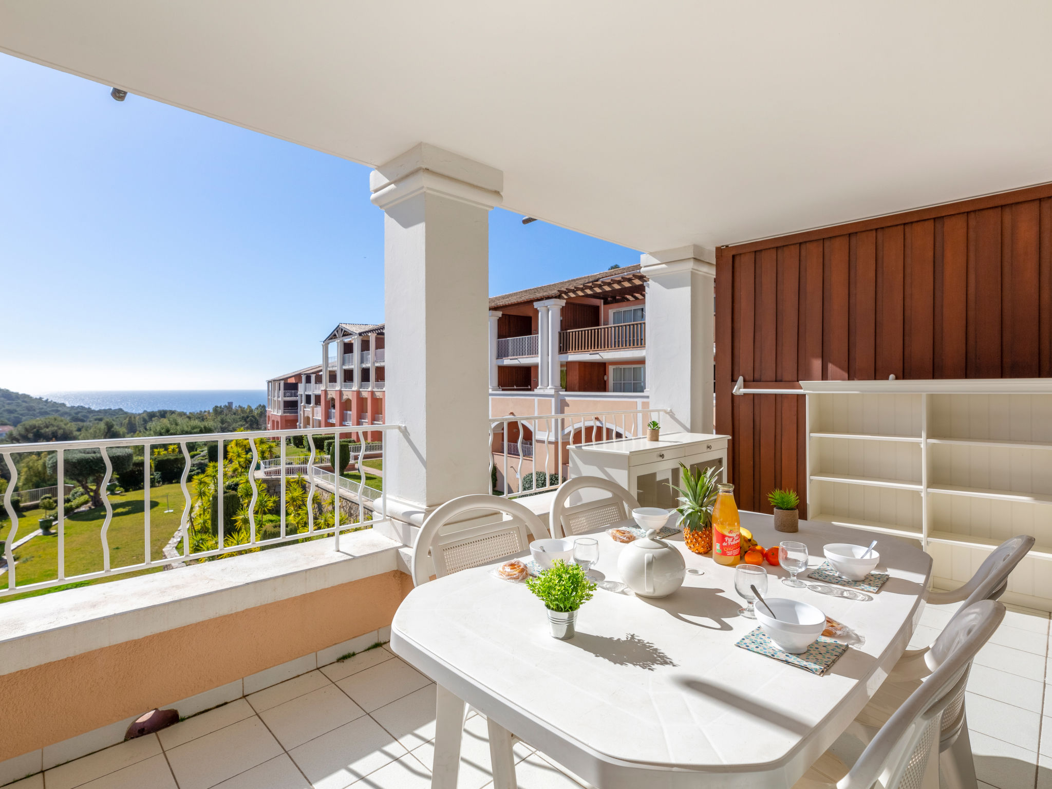 Photo 1 - Appartement de 2 chambres à Saint-Raphaël avec piscine et vues à la mer