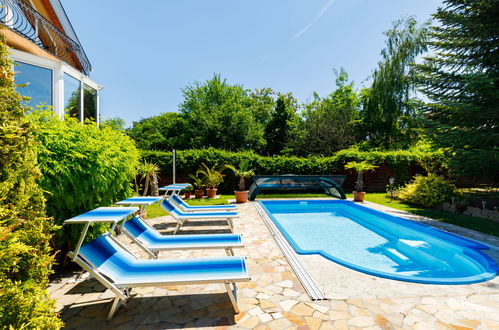 Foto 2 - Casa de 6 quartos em Balatonlelle com piscina privada e jardim