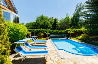 Photo 2 - Maison de 6 chambres à Balatonlelle avec piscine privée et jardin