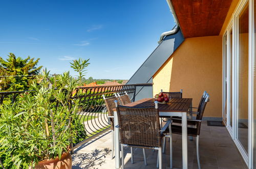 Photo 30 - Maison de 6 chambres à Balatonlelle avec piscine privée et jardin