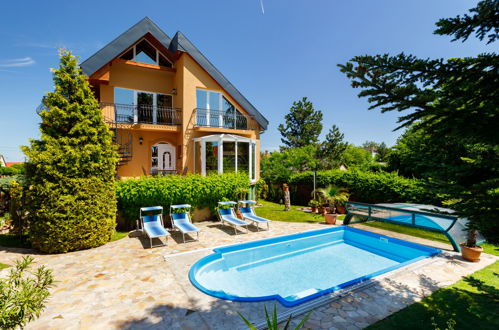 Foto 41 - Haus mit 6 Schlafzimmern in Balatonlelle mit privater pool und garten