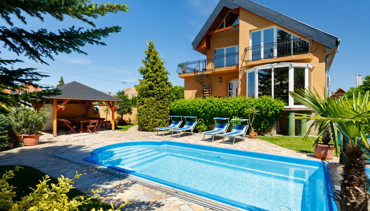 Photo 1 - Maison de 6 chambres à Balatonlelle avec piscine privée et jardin