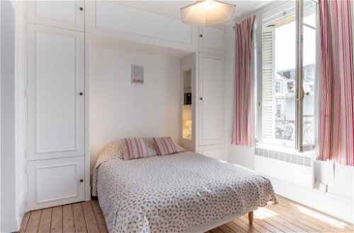 Foto 14 - Appartamento con 1 camera da letto a Trouville-sur-Mer con vista mare