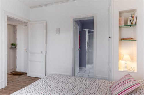 Foto 15 - Appartamento con 1 camera da letto a Trouville-sur-Mer con vista mare