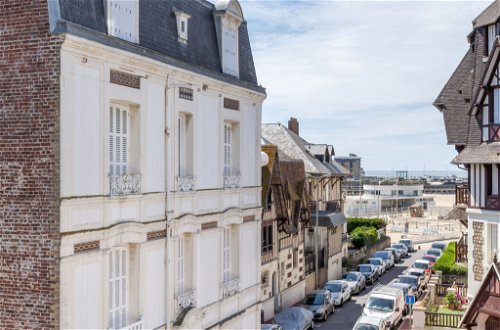 Foto 5 - Appartamento con 1 camera da letto a Trouville-sur-Mer con vista mare
