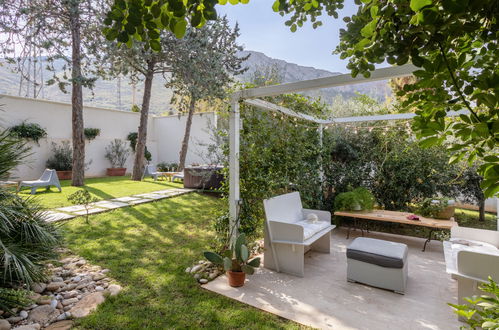 Photo 4 - Maison de 2 chambres à Terrasini avec jardin et bain à remous