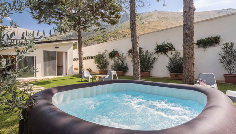 Photo 1 - Maison de 2 chambres à Terrasini avec jardin et bain à remous