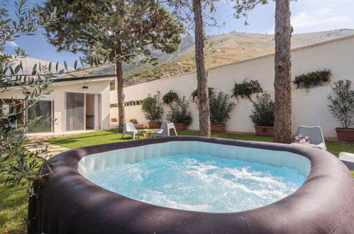 Photo 1 - Maison de 2 chambres à Terrasini avec jardin et bain à remous