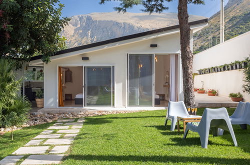 Photo 3 - Maison de 2 chambres à Terrasini avec jardin et vues à la mer