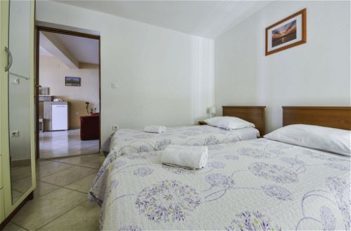 Foto 8 - Appartamento con 3 camere da letto a Jasenice con terrazza e vista mare