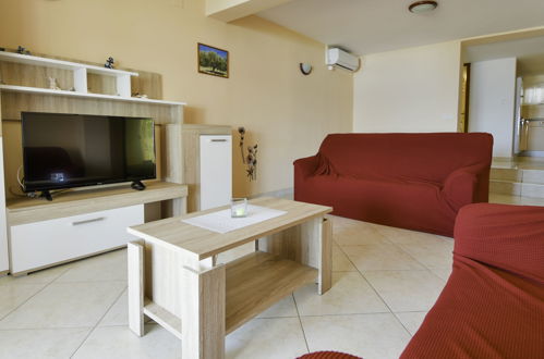 Foto 3 - Apartamento de 3 quartos em Jasenice com terraço e vistas do mar