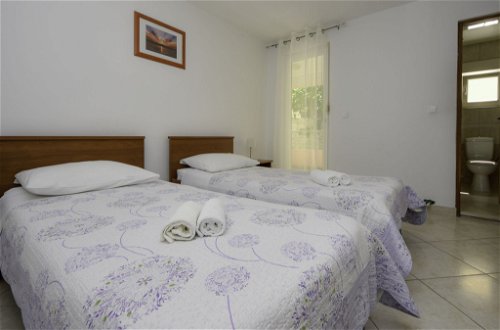 Foto 7 - Appartamento con 3 camere da letto a Jasenice con terrazza e vista mare