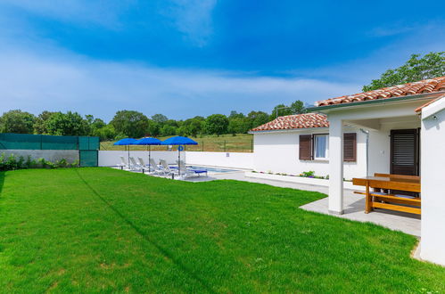 Foto 5 - Casa de 2 habitaciones en Kršan con piscina privada y vistas al mar