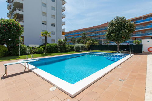 Foto 14 - Apartamento de 2 habitaciones en Lloret de Mar con piscina y jardín