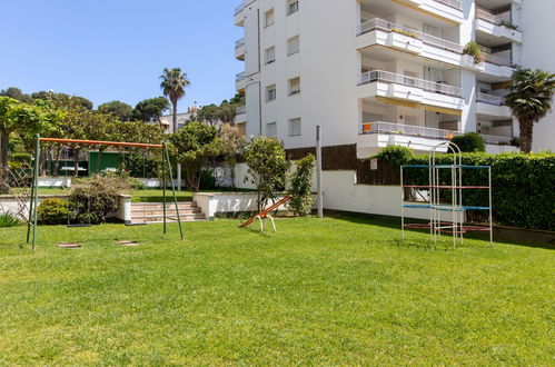 Foto 18 - Apartamento de 2 habitaciones en Lloret de Mar con piscina y jardín