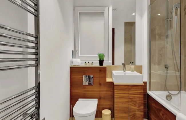 2 bedroom Apartment in London - Photo 13