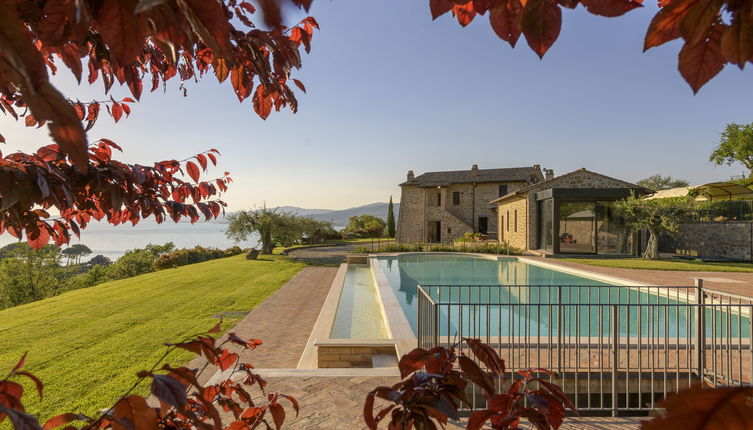 Foto 1 - Casa de 5 habitaciones en Magione con piscina privada y vistas a la montaña