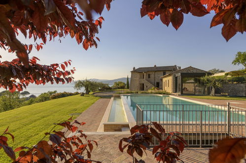 Foto 1 - Casa de 5 habitaciones en Magione con piscina privada y vistas a la montaña