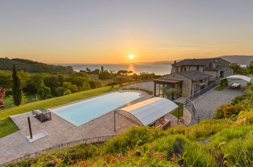 Foto 2 - Casa de 5 habitaciones en Magione con piscina privada y vistas a la montaña