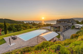 Foto 2 - Casa con 5 camere da letto a Magione con piscina privata e giardino