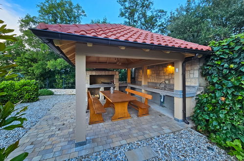 Photo 25 - Maison de 4 chambres à Dobrinj avec piscine privée et jardin