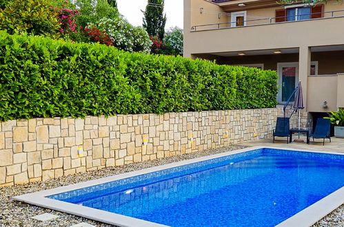 Foto 40 - Casa con 4 camere da letto a Dobrinj con piscina privata e giardino