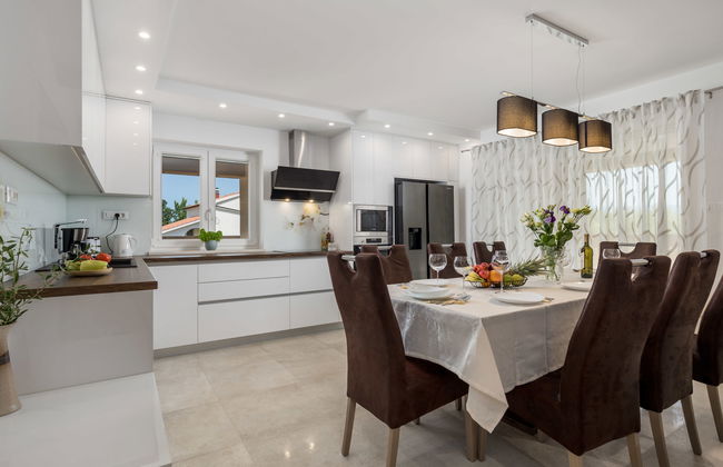 Casa de 5 quartos em Dobrinj com piscina privada e jardim - Foto 6