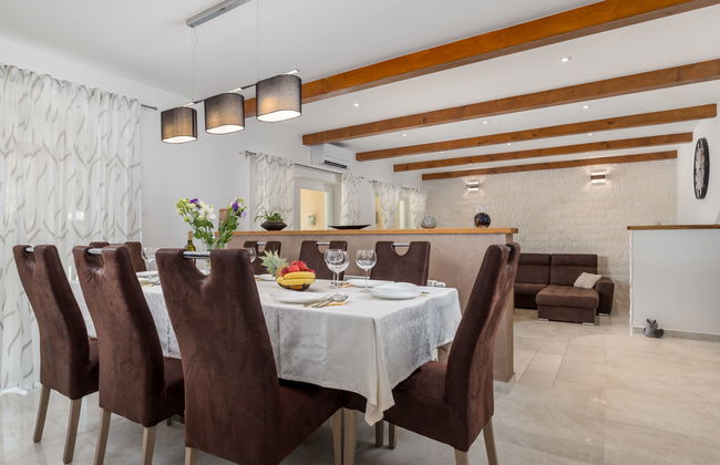 Casa de 5 quartos em Dobrinj com piscina privada e jardim - Foto 8