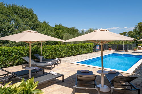 Foto 3 - Casa de 4 quartos em Dobrinj com piscina privada e jardim