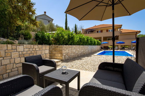 Photo 8 - 4 bedroom House in Dobrinj with private pool and garden