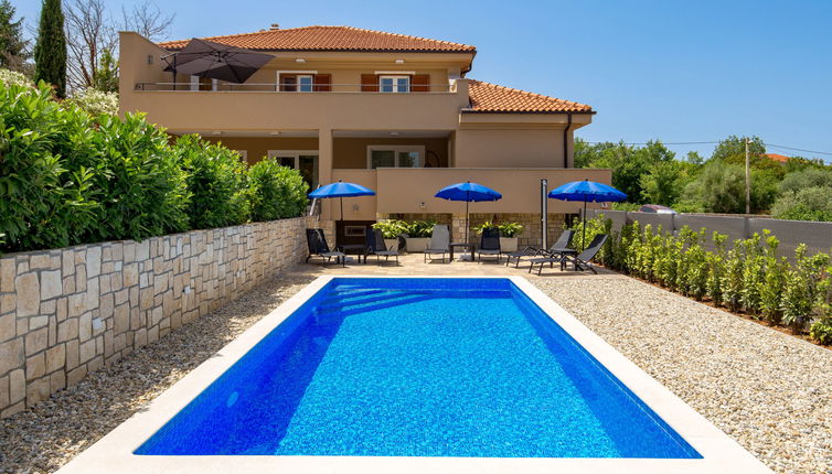 Foto 1 - Casa con 4 camere da letto a Dobrinj con piscina privata e giardino