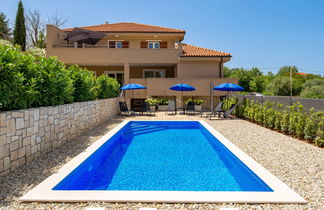 Photo 2 - Maison de 4 chambres à Dobrinj avec piscine privée et jardin