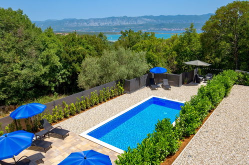 Foto 7 - Casa con 4 camere da letto a Dobrinj con piscina privata e vista mare