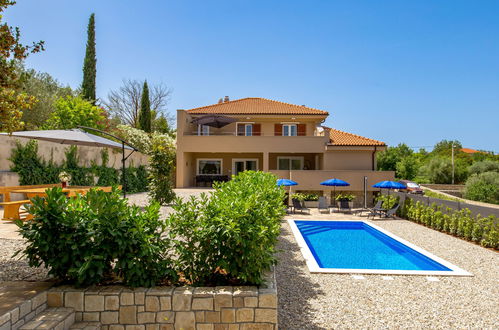 Foto 1 - Casa de 4 habitaciones en Dobrinj con piscina privada y vistas al mar