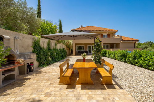 Photo 8 - Maison de 4 chambres à Dobrinj avec piscine privée et vues à la mer