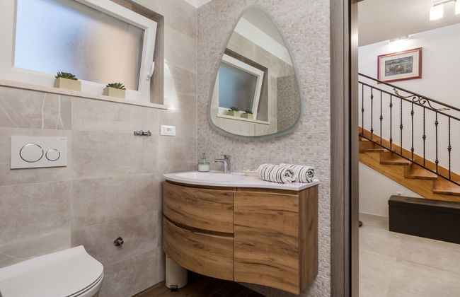Casa de 5 quartos em Dobrinj com piscina privada e jardim - Foto 42