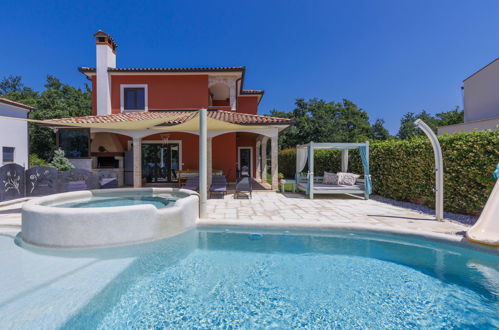 Photo 21 - Maison de 3 chambres à Brtonigla avec piscine privée et jardin