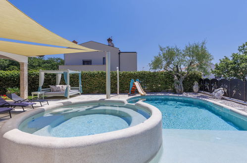 Foto 51 - Casa con 3 camere da letto a Brtonigla con piscina privata e vista mare