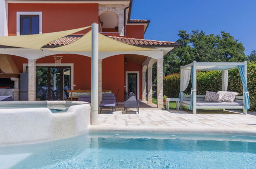 Photo 12 - Maison de 3 chambres à Brtonigla avec piscine privée et vues à la mer