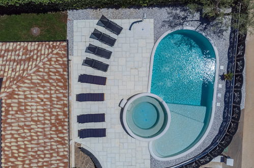 Foto 52 - Casa de 3 quartos em Brtonigla com piscina privada e jardim