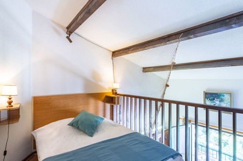 Foto 12 - Appartamento con 1 camera da letto a Le Lavandou con piscina e vista mare