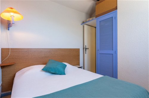 Foto 11 - Apartamento de 1 habitación en Le Lavandou con piscina y vistas al mar