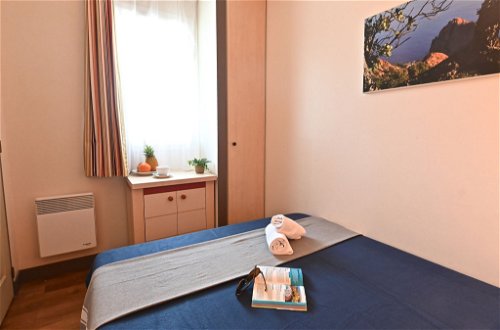 Foto 17 - Appartamento con 1 camera da letto a Saint-Raphaël con piscina e vista mare