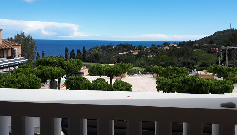 Foto 1 - Apartment mit 1 Schlafzimmer in Saint-Raphaël mit schwimmbad und blick aufs meer