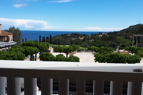 Foto 1 - Apartment mit 1 Schlafzimmer in Saint-Raphaël mit schwimmbad und blick aufs meer