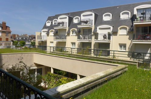 Foto 13 - Apartamento de 1 habitación en Cabourg con terraza y vistas al mar