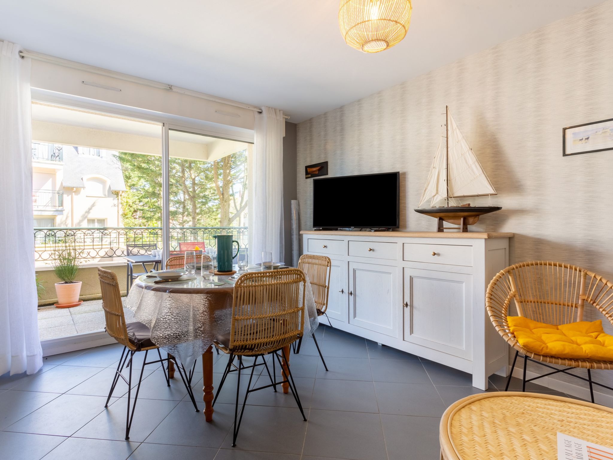 Foto 6 - Apartamento de 1 habitación en Cabourg con terraza y vistas al mar